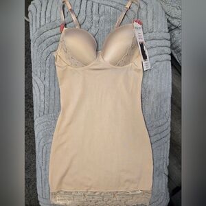 Red Hot Spanx Cream Lace Cupped Full Slip Size Large NWT